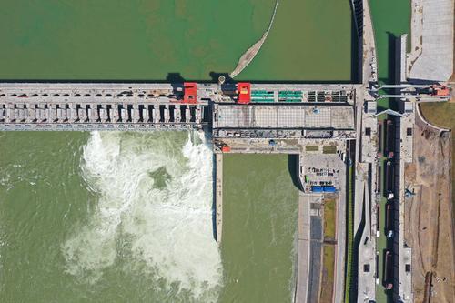 年发电量达375亿千瓦时大藤峡水利枢纽左岸工程全面投产运行